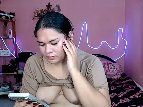 Miss_RebeccaLove Show in webcam