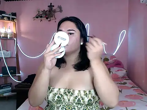 imTHICK_Rebbecca Show in webcam