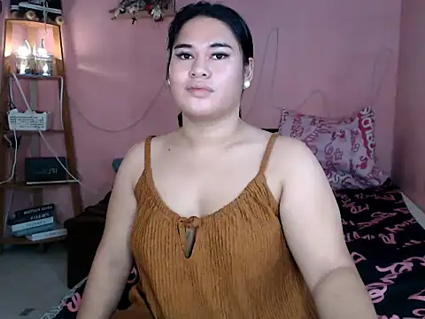 imTHICK_Rebbecca: διαδικτυακό σόου στην κάμερα
