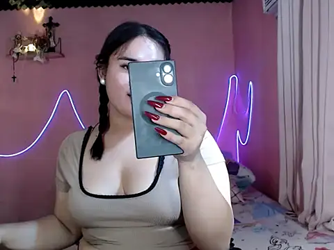 Pokazy przed kamerką – imTHICK_Rebbecca