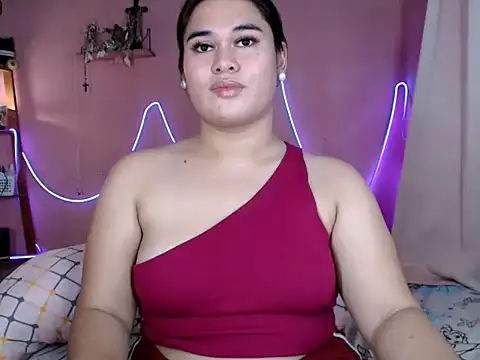 imTHICK_Rebbecca: διαδικτυακό σόου στην κάμερα