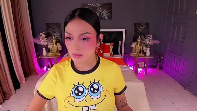 MsHannaSaint Show in webcam