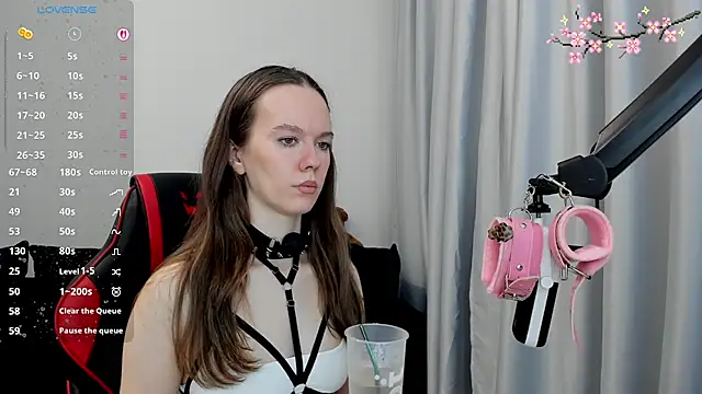 _velvet_whisper_ Show in webcam
