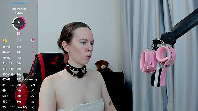 _velvet_whisper_ Show in webcam