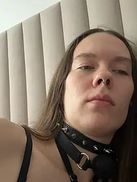 _velvet_whisper_ Show in webcam