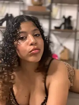 Lilybrunette_ Adlı Modelin Canlı XXX Sohbeti