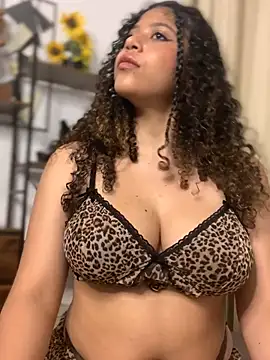 Lilybrunette_ 在線直播表演