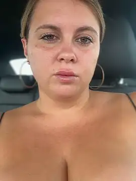 Show modela Samantha_official na web-kameri
