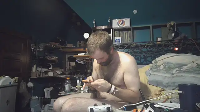 charactrzero: διαδικτυακό σόου στην κάμερα