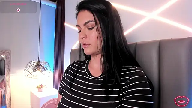 Veronicalanx1 Adlı Modelin Canlı XXX Sohbeti