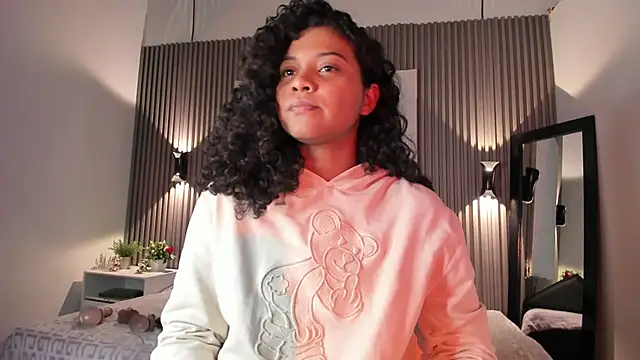 Chat +18 de Zafiiraa ao vivo