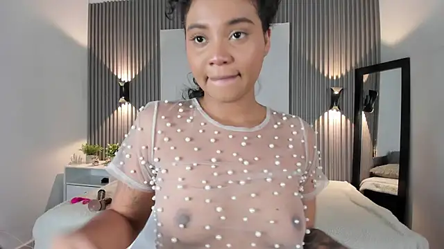 Zafiiraa Chat XXX in diretta