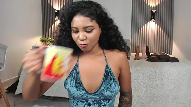 Zafiiraa লাইভ XXX চ্যাট