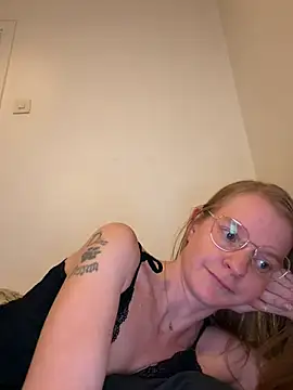 jannis1992 Adlı Modelin Canlı XXX Sohbeti