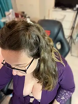 DienkaGreen Adlı Modelin Canlı XXX Sohbeti