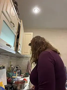 צ'אט XXX בשידור חי של DienkaGreen