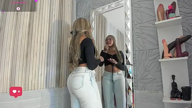 BriannaChelsea's Live XXX Chat