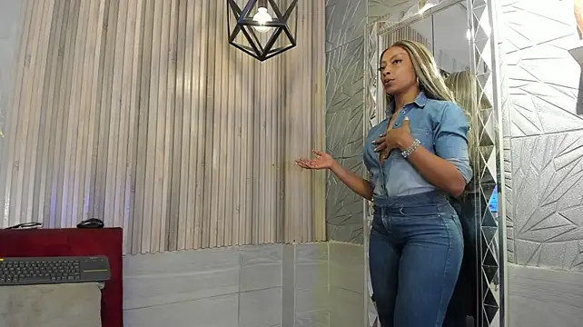 BriannaChelsea 现场XXX聊天