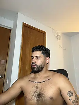Justyn_Torres: διαδικτυακό σόου στην κάμερα