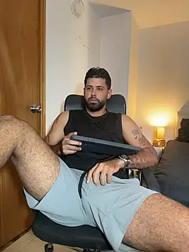 Show modela Justyn_Torres na web-kameri