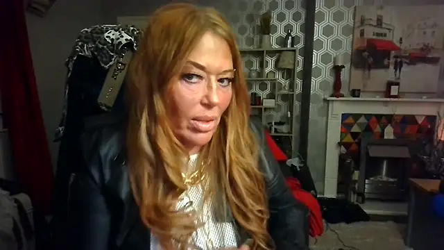 Hungry4CumUK's Live XXX Chat