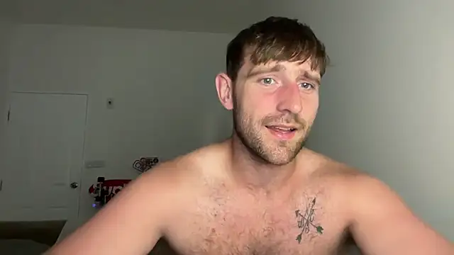 Show modela lukegunn na web-kameri