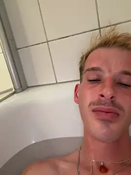 creampieboytim webkamerás műsora