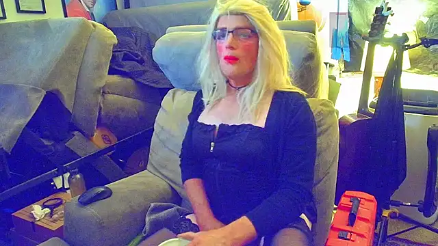 DoMeDoggyNow's Webcam Show