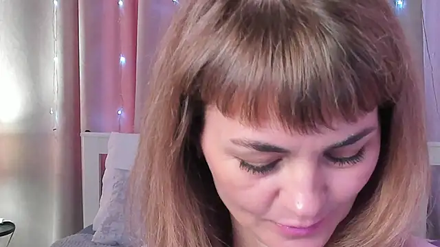 annasimonsj's Live Chat Room
