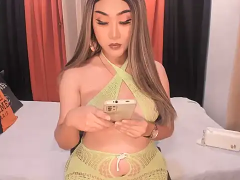Show modela YourMistressCassie na web-kameri