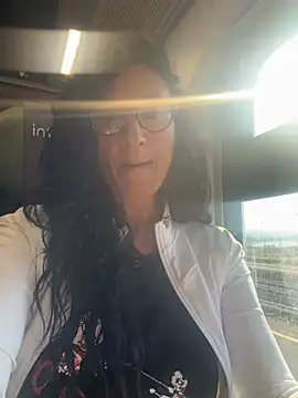 Luna-77 Show in webcam