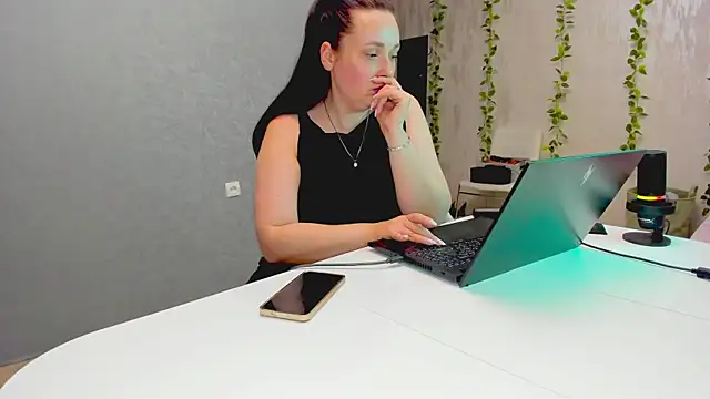 غرفة دردشة Yesss_Lilith المباشرة