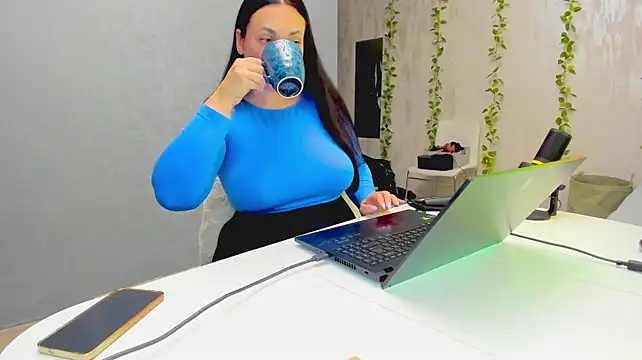 Yesss_Lilith Adlı Modelin Canlı XXX Sohbeti