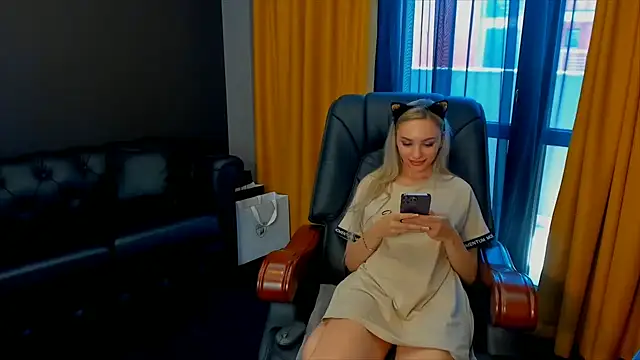 HaleySweet18 Adlı Modelin Canlı XXX Sohbeti