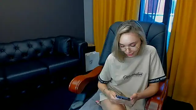 HaleySweet18's Live XXX Chat