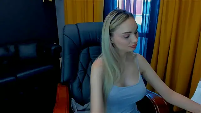 HaleySweet18's Live XXX Chat