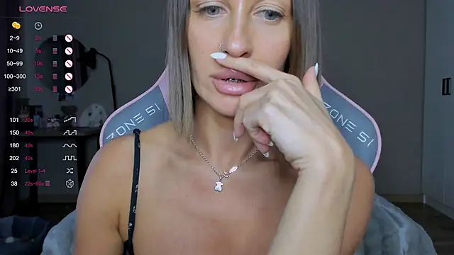 NejaSatin's Webcam Show