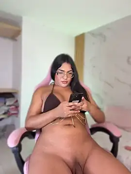 isabella1sexy Adlı Modelin Web Kamerası Şovu