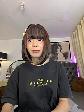 Pumi_akiko Pertunjukan Webcam
