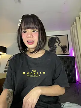 Pertunjukan Kamera Web Pumi_akiko