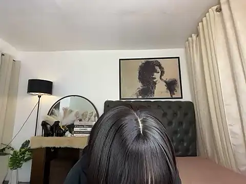 Pumi_akiko: διαδικτυακό σόου στην κάμερα