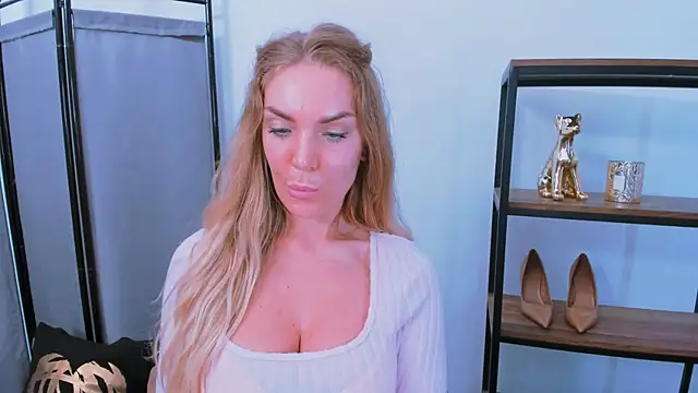 צ'אט XXX בשידור חי של AulloraHoney