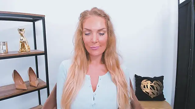 AulloraHoney's Live XXX Chat