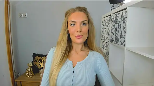AulloraHoney's Live XXX Chat