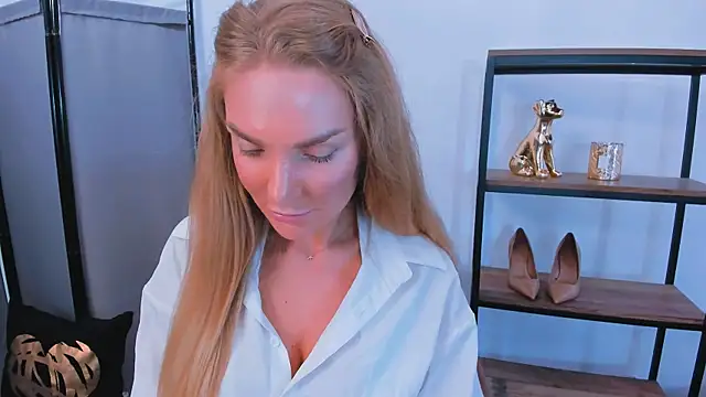 AulloraHoney's Live XXX Chat