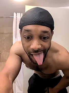 TheGoldenBoldy321 Show in webcam