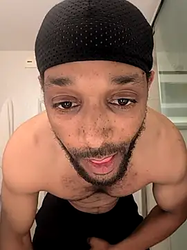 TheGoldenBoldy321 Show in webcam