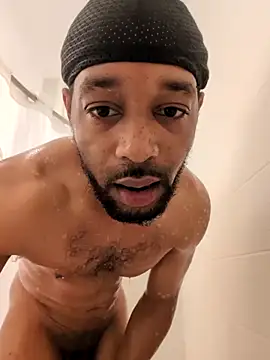 TheGoldenBoldy321 Show in webcam