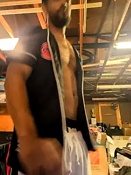 TheGoldenBoldy321 Show in webcam