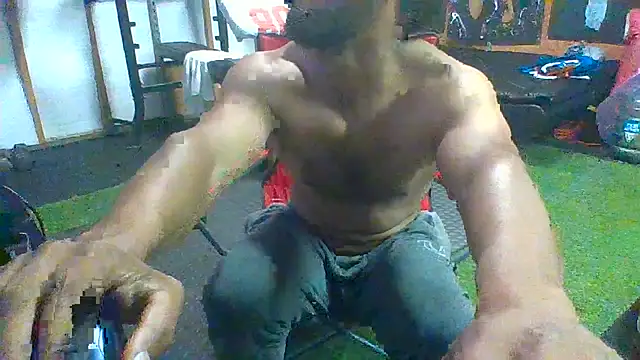 TheGoldenBoldy321 Show in webcam